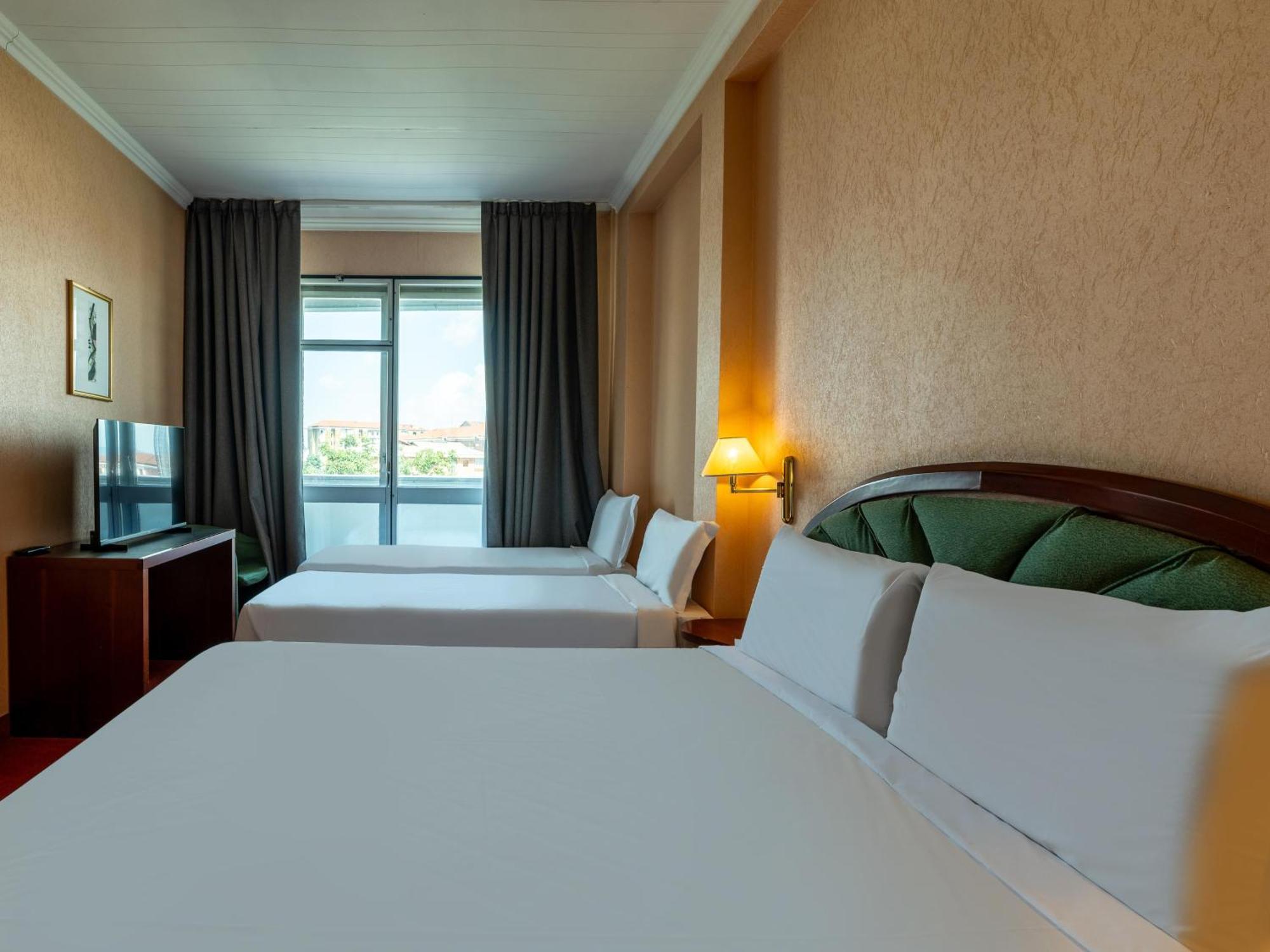 B&B Hotel 保尔格罗·托里尼斯 外观 照片